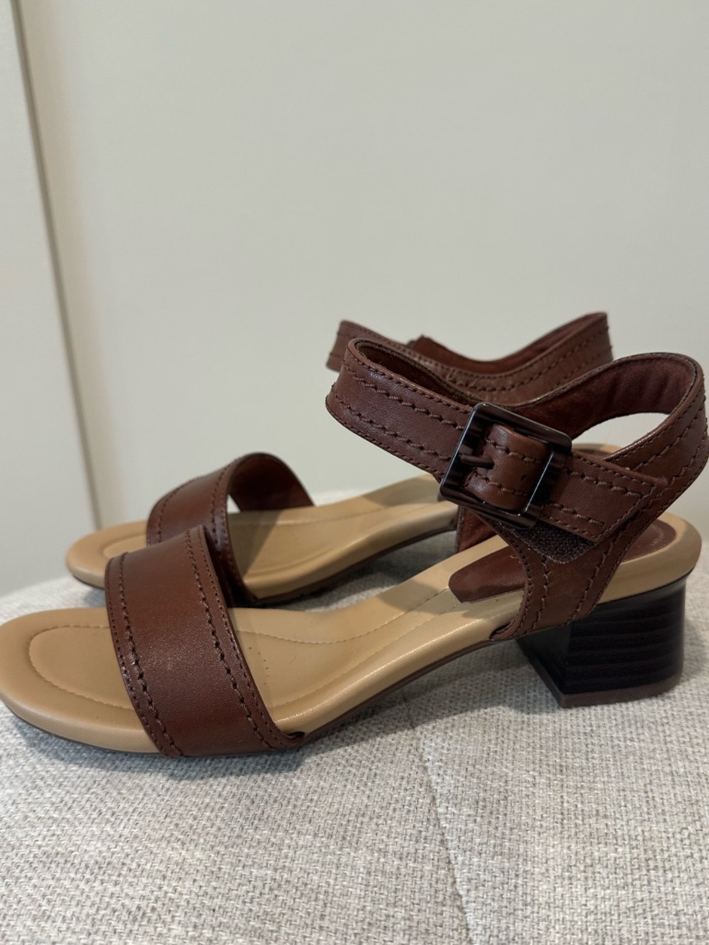 Clark’s size 8.5 Wide new w/out tags brown leather mid heel sandal